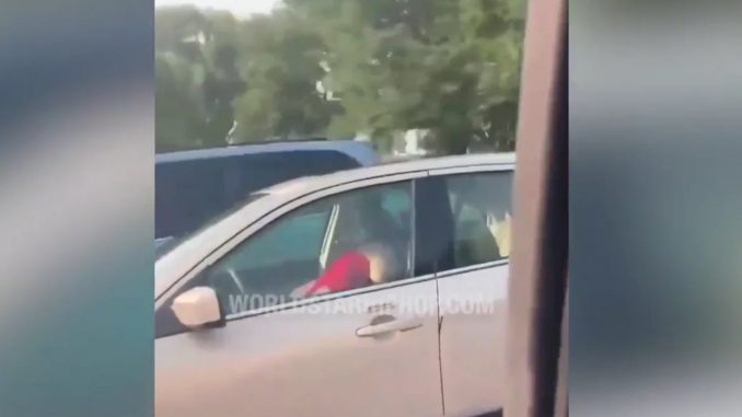 PAREJA TENIENDO SEXO EN CARRO SEXO