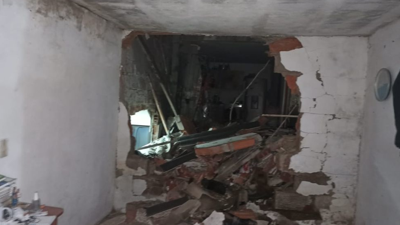 FOTOS: ¡Qué susto! En Pedregal se explotó un cilindro de gas helio, hay varias viviendas afectadas 3 PEDREGAL