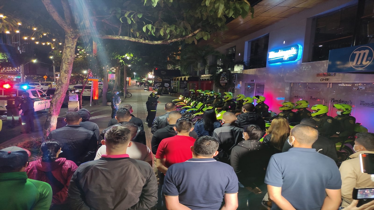 Policía de Medellín lanzó la estrategia 'Cazador' para frenar los hurtos en restaurantes 2 Policía