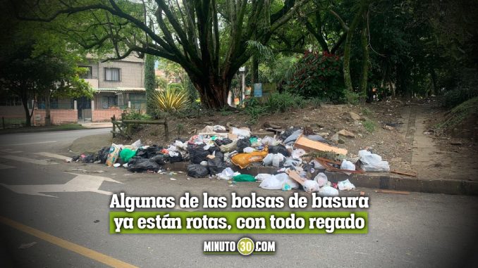 Que-cochinada-denuncian-gran-arrume-de-basuras-en-una-esquina-de-Santa-Lucia Santa Lucía