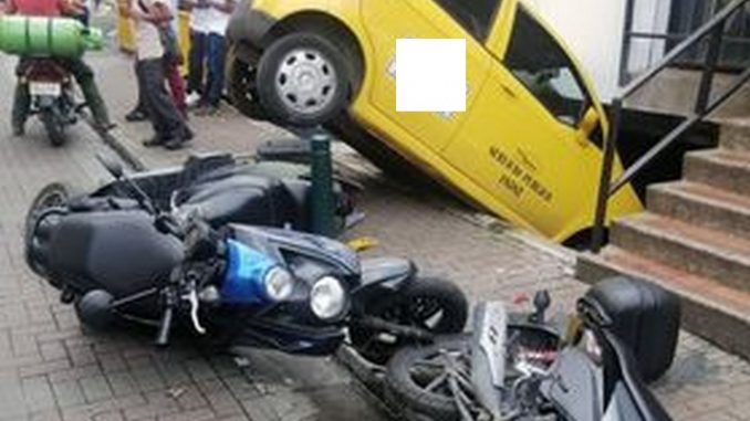 Taxi accidente Santo Domingo (5)