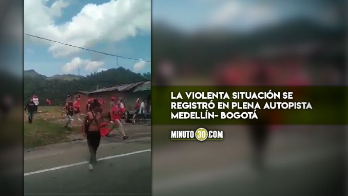 Un-herido-dejo-bochornosa-y-violenta-rina-entre-hinchas-en-San-Luis-Antioquia San Luis