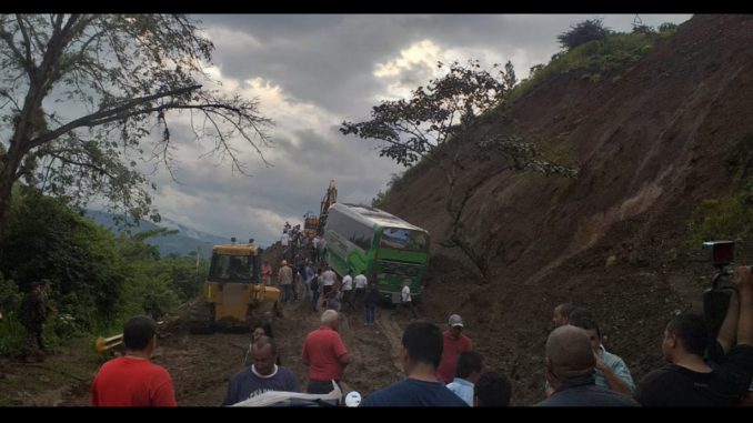 Hay paso parcial en la vía Medellín Urabá Hay paso parcial en la vía Medellín Urabá