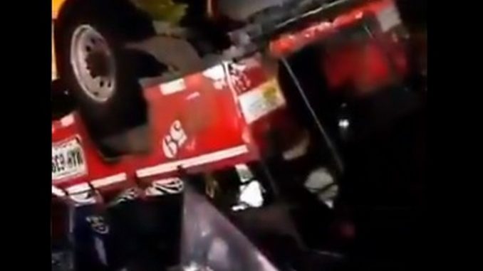 Terrible accidente en Cali dejó al menos 21 personas heridas Terrible accidente en Cali dejó al menos 21 personas heridas