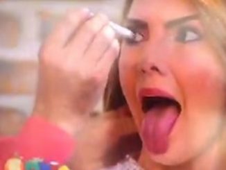 Ana Karina Soto resistió que le apagaran un cigarrillo en la lengua 1 ana karina soto cigarillo
