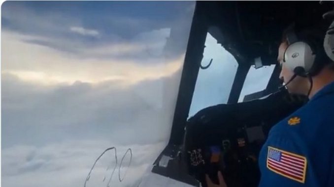 avion huracan tormenta