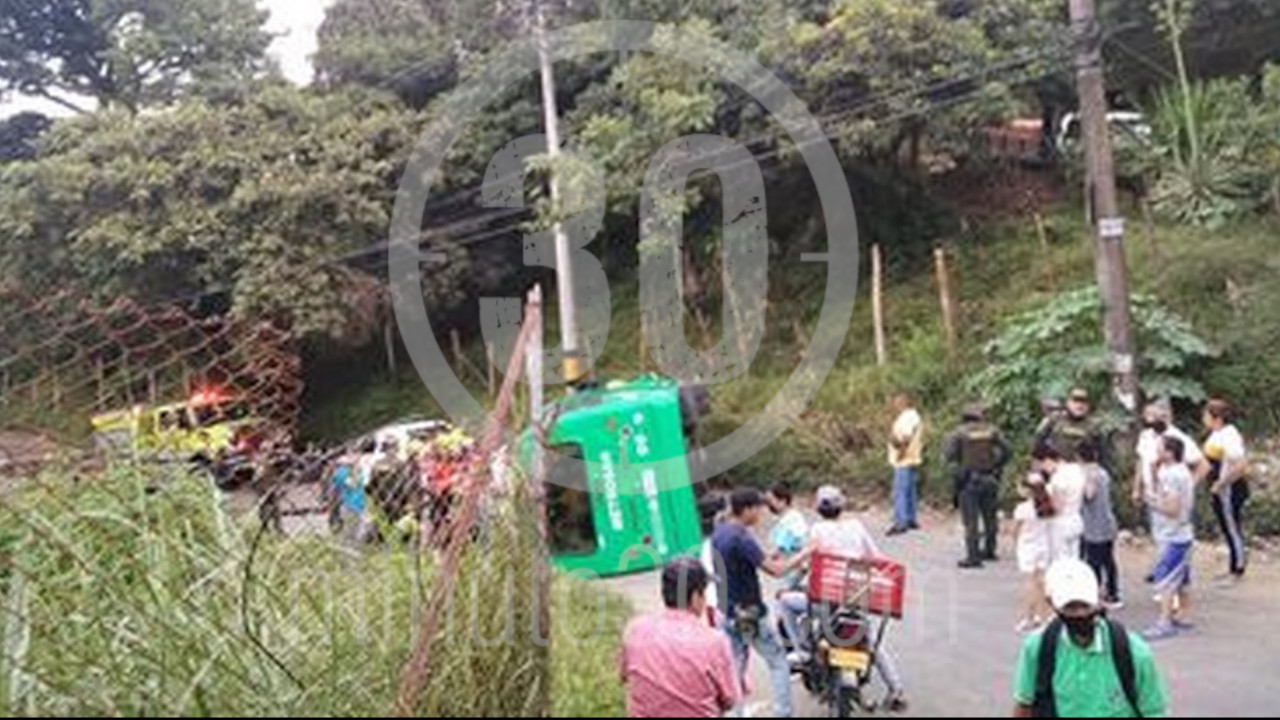 En San Javier se volcó un bus, reportan que hay heridos