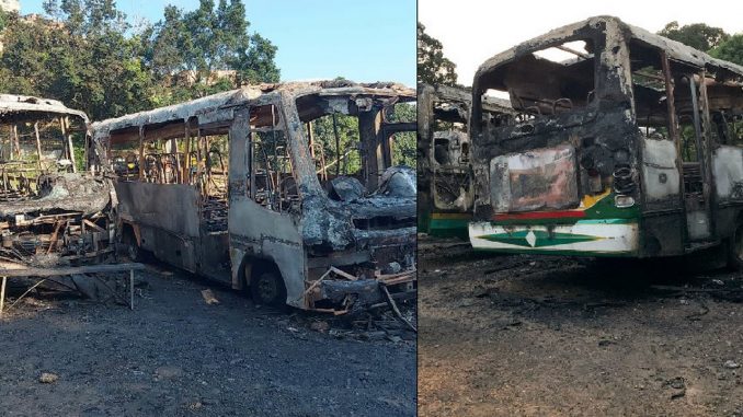 Voraz incendio en parqueadero consumió cinco buses Voraz incendio en parqueadero consumió cinco buses