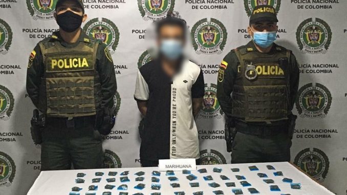 Lo cogieron en Ciudad Bolívar con más de 60 dosis de marihuana Lo cogieron en Ciudad Bolívar con más de 60 dosis de marihuana