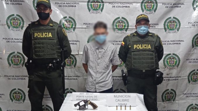Capturado en El Peñol con un revólver Capturado en El Peñol con un revólver