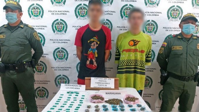 Cogieron a dos presuntos expendedores de 'vicio' en Pueblorrico Cogieron a dos presuntos expendedores de 'vicio' en Pueblorrico
