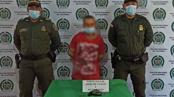 Lo cogieron con un revólver en Salgar, Antioquia Lo cogieron con un revólver en Salgar, Antioquia