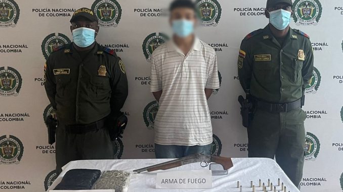 Lo cogieron con una escopeta y marihuana en Urrao Lo cogieron con una escopeta y marihuana en Urrao