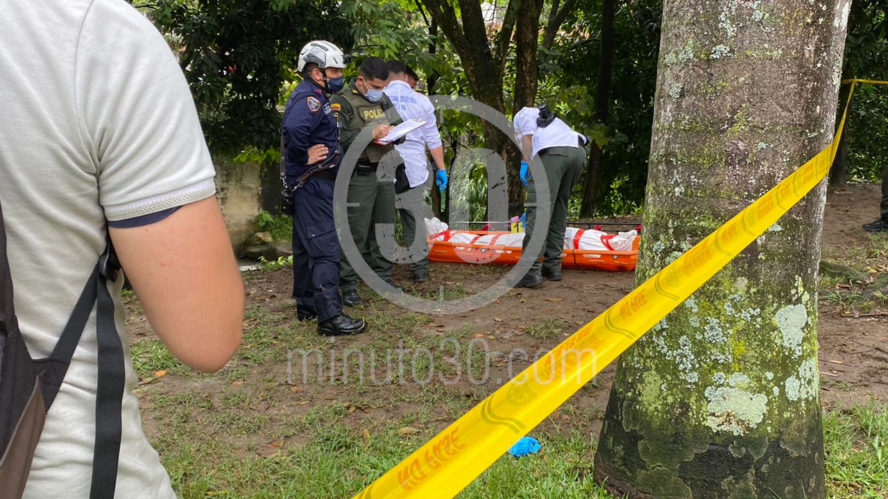 EN FOTOS: En una quebrada de Envigado hallaron el cuerpo de un adulto mayor 5 ENVIGADO