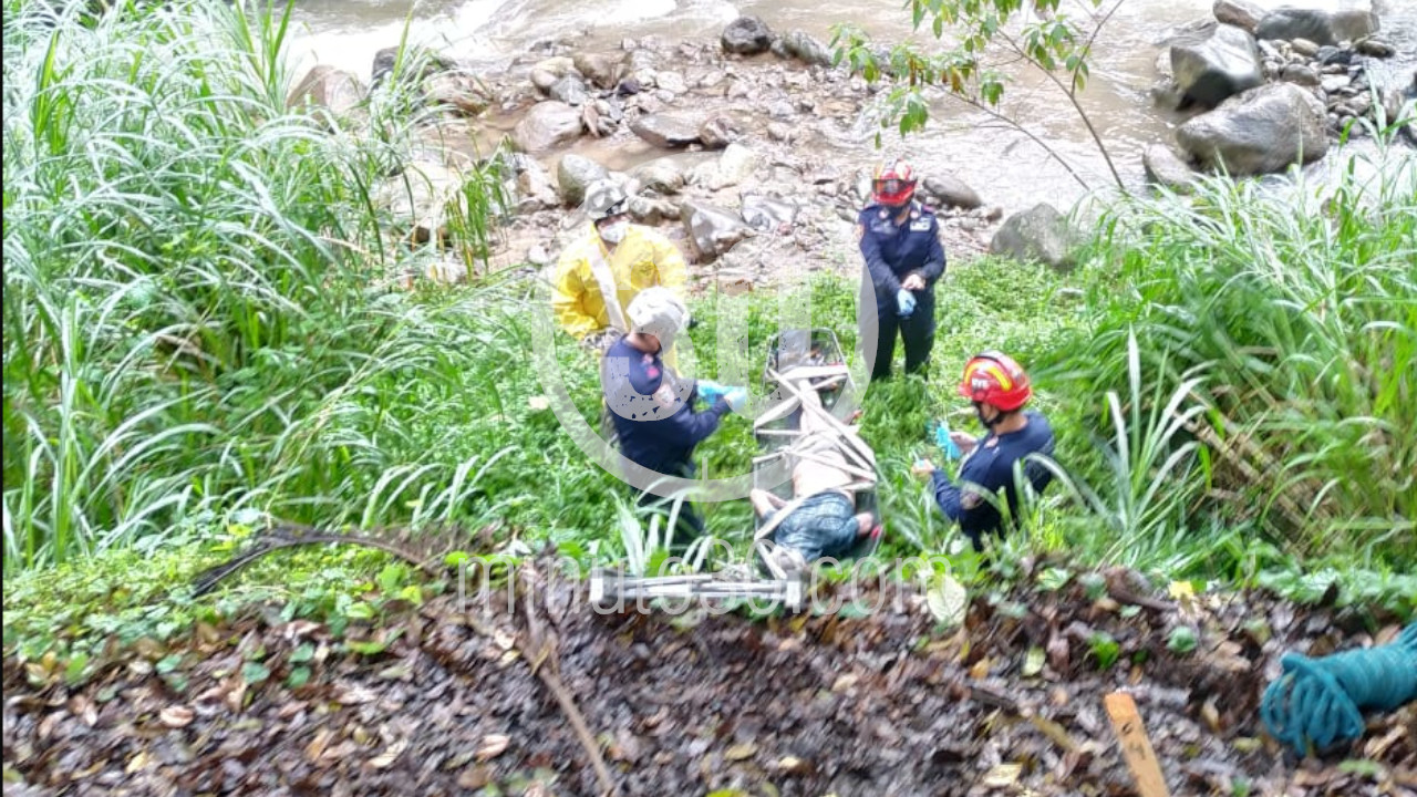 EN FOTOS: En una quebrada de Envigado hallaron el cuerpo de un adulto mayor 3 ENVIGADO