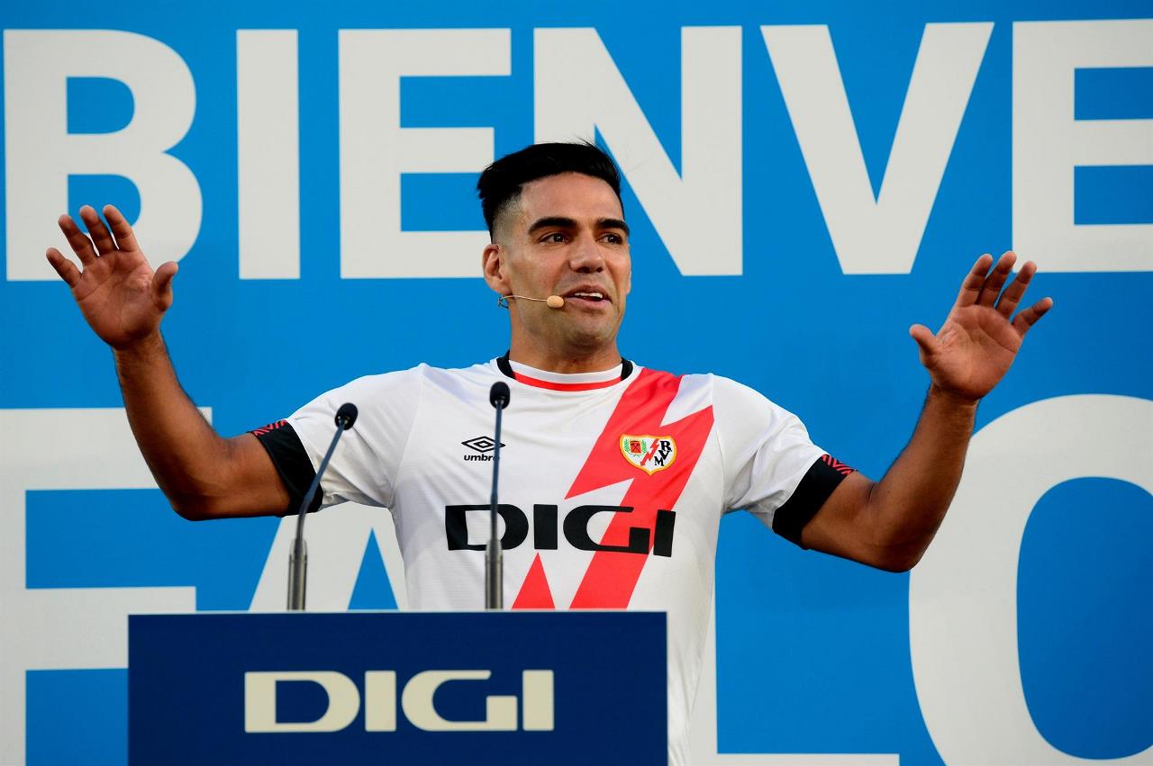 FOTOS. Falcao: "Vengo con ganas y viendo la plantilla del Rayo me ilusiono" 1 falcao en el rayo3