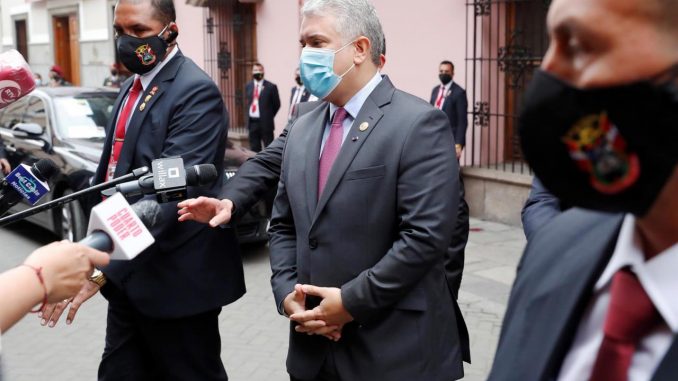 Fotografía de archivo en la que se registró al presidente de Colombia, Iván Duque, quien anunció la creación de un cuerpo élite de la Policía y la Fiscalía para prevenir o llevar a la justicia a los responsables de abusos contra niños. EFE/Paolo Aguilar cuerpo élite