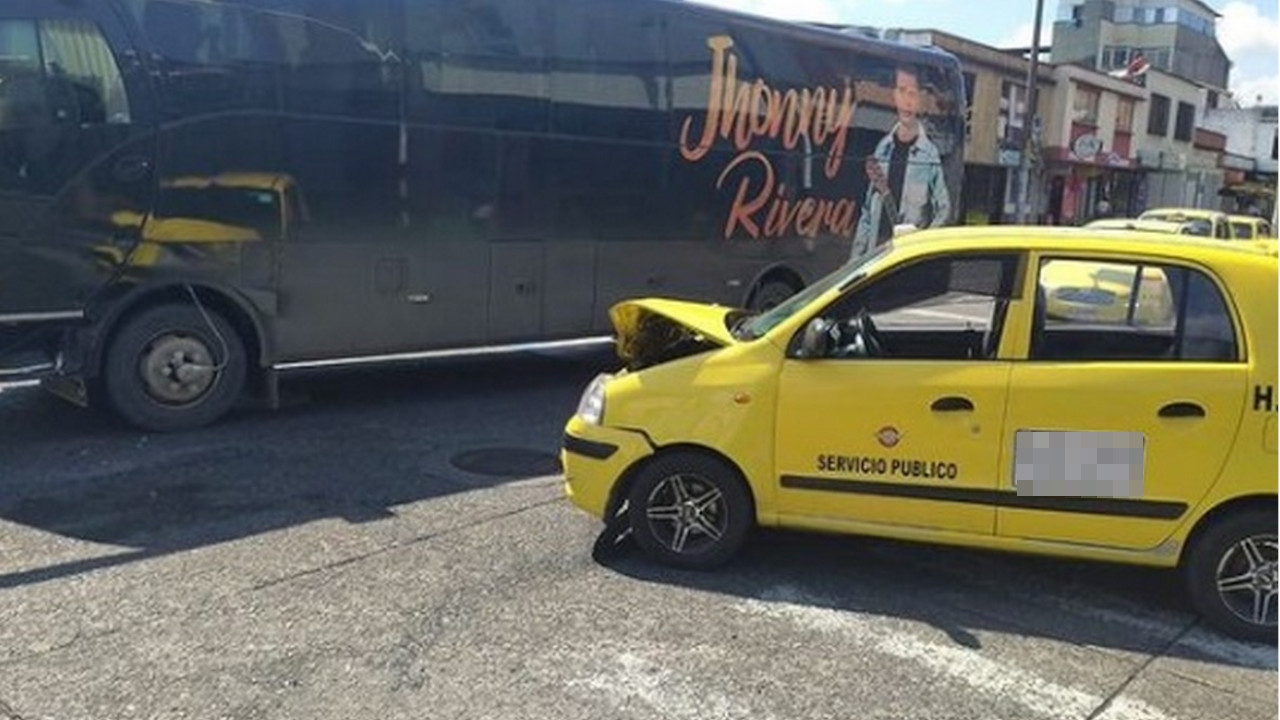Bus de Jhonny Rivera se habría accidentado en Pereira