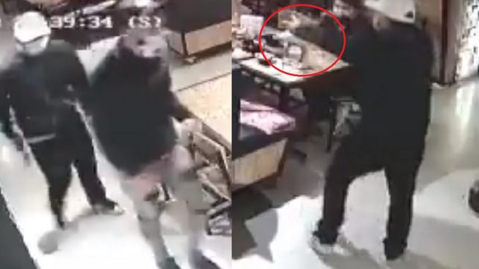 Ladrones robaron celulares y dinero en restaurante de Laureles Ladrones robaron celulares y dinero en restaurante de Laureles
