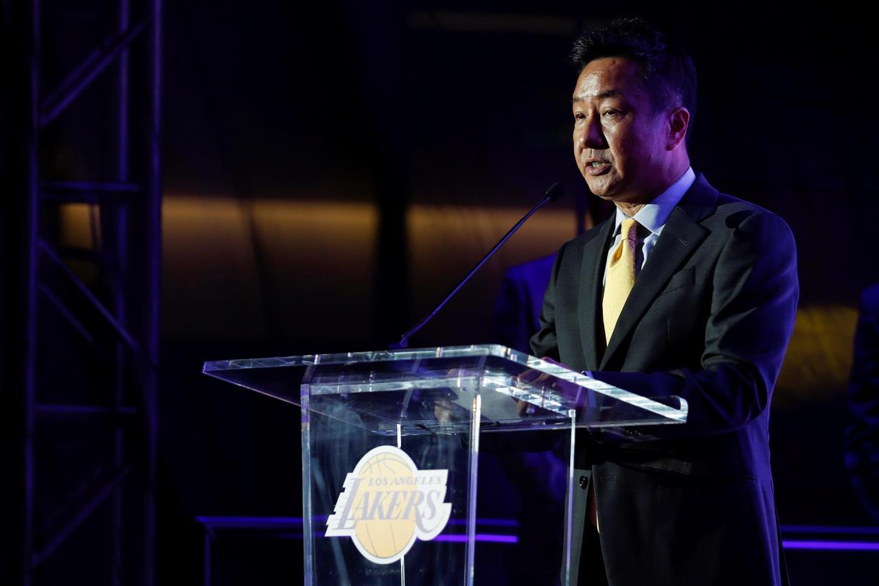 Los Lakers firman un acuerdo por 100 millones de dólares con un nuevo patrocinador 2 lakers1