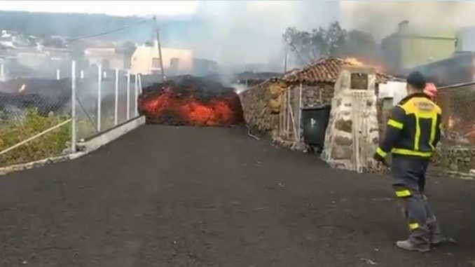 lava-arrasa-pueblos-volcán-islas-canarias