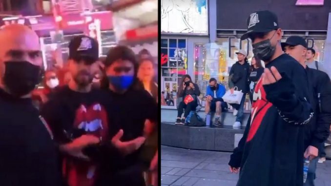 maluma manotazo seguidore calle