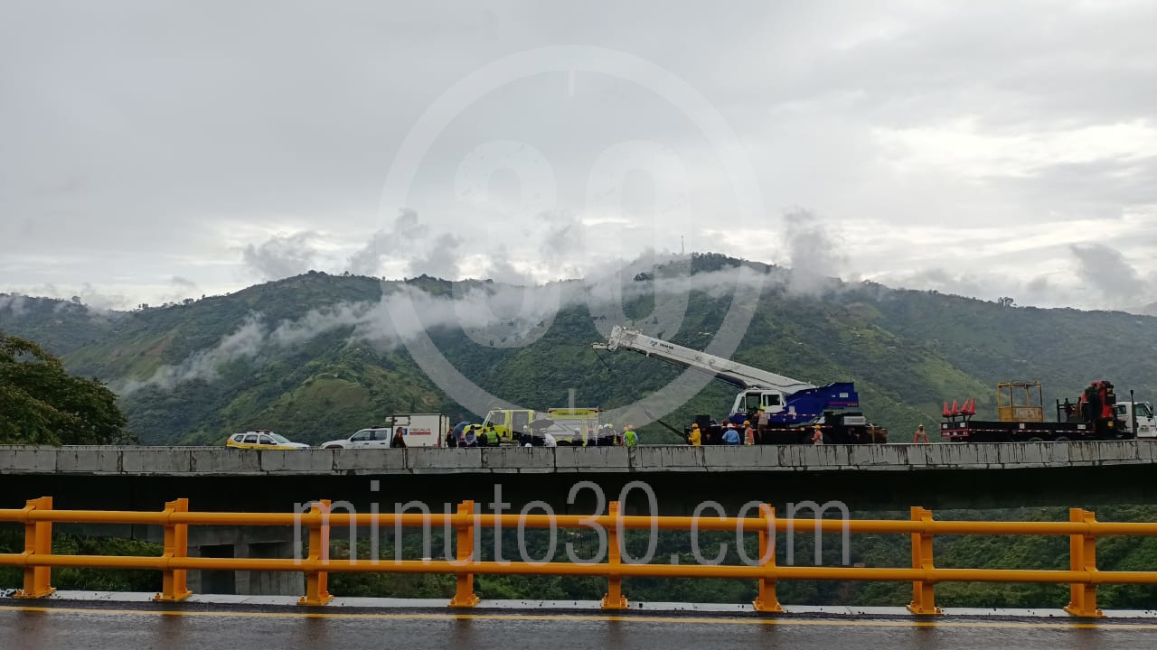 EN FOTOS Y VIDEO: Encontraron un muerto en los bajos de un puente en construcción en Palmitas 4 Palmitas