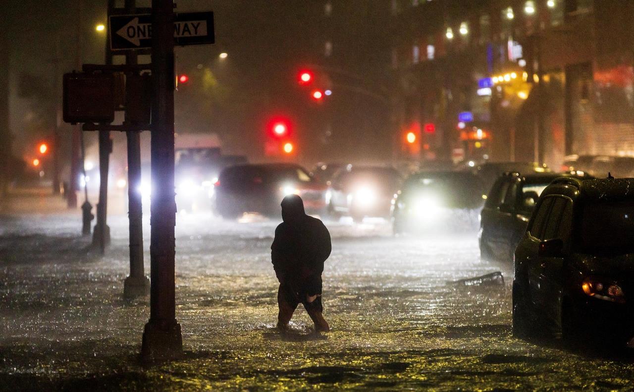 FOTOS: Los restos de Ida dejan 9 muertos, entre ellos un niño, en el este de EEUU 2 nueva york ida3