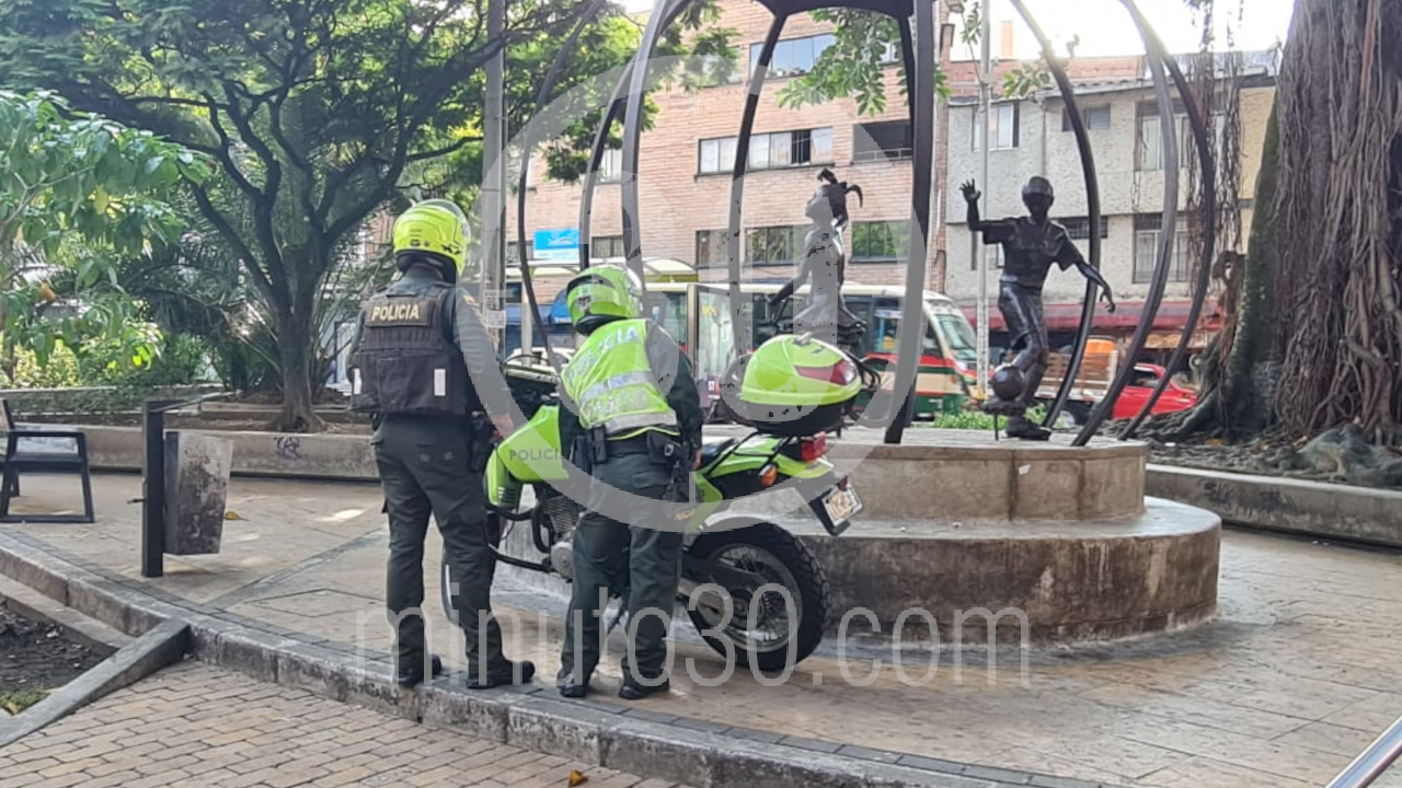 EN FOTOS: Un hombre cayó muerto en pleno Parque del Periodista 4 parque del periodista