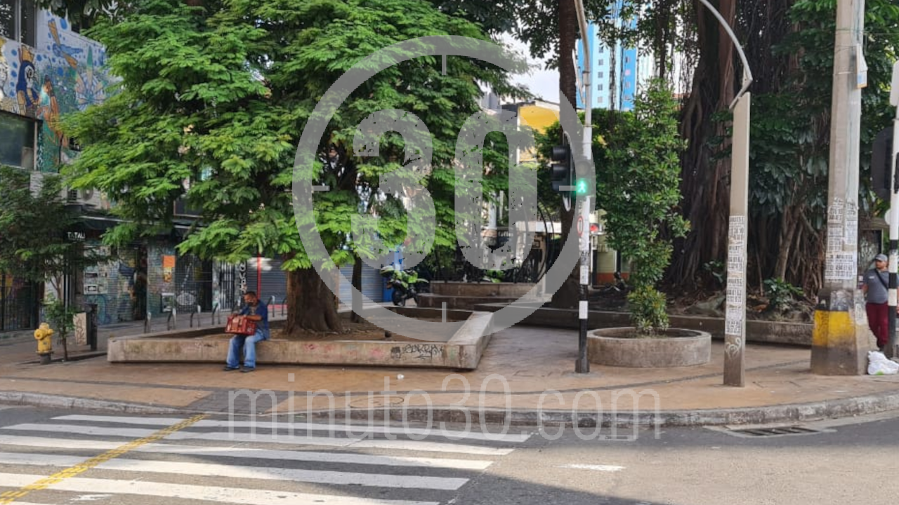 EN FOTOS: Un hombre cayó muerto en pleno Parque del Periodista 3 parque del periodista