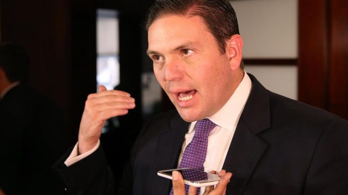 Fotografía de archivo en la que se registró al embajador de Colombia ante EE.UU., Juan Carlos Pinzón. EFE/Mauricio Dueñas corto plazo
