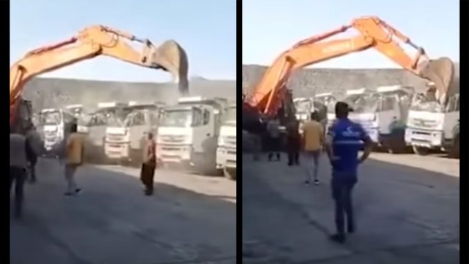 No le pagaron el sueldo y de la rabia destruyó varios camiones con una retroexcavadora No le pagaron el sueldo y de la rabia destruyó varios camiones con una retroexcavadora