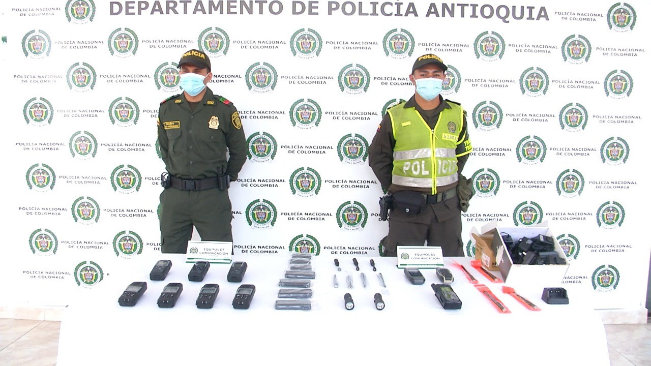 Encontraron sofisticados radios de comunicación en la vía Medellín - Urabá