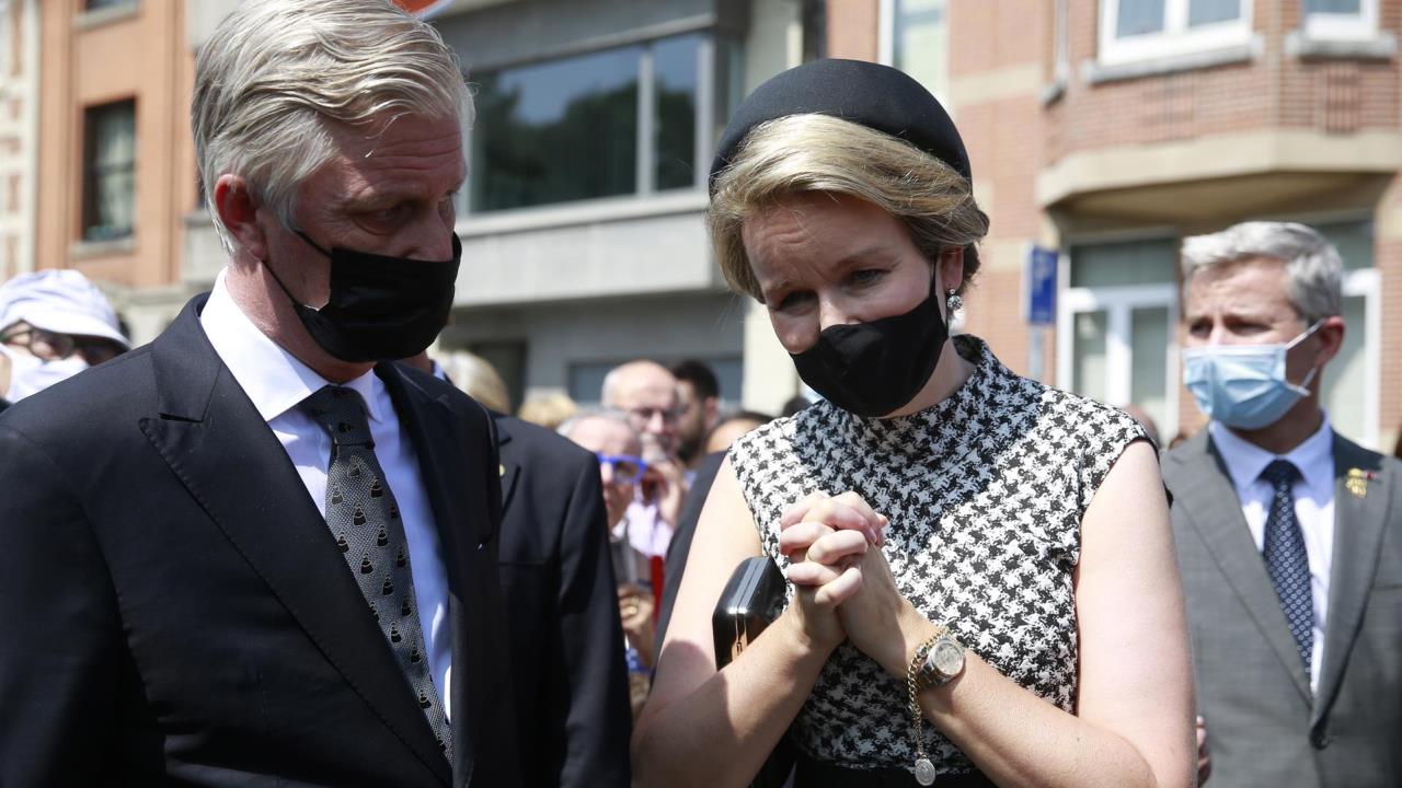 Felipe y Matilde, Reyes de Bélgica, se aíslan por un caso de COVID en la familia real