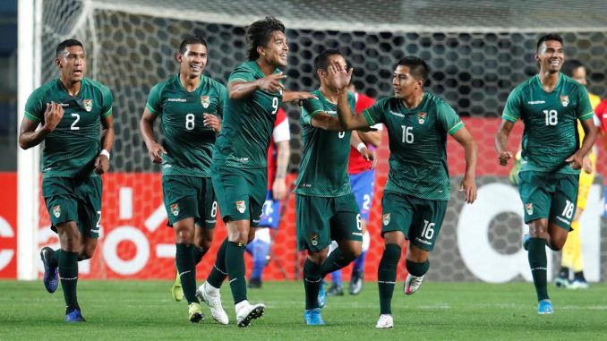 En la imagen,Marcelo Martins (3-i) de Bolivia celebra un gol. EFE/Alberto Valdés/Pool/Archivo Colombia