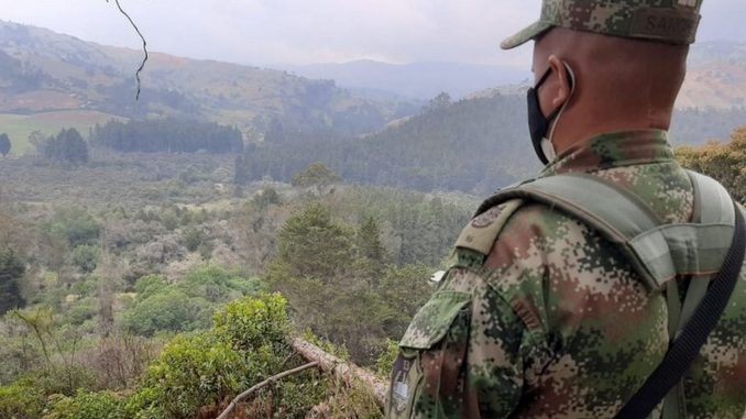 Soldados cayeron en campo minado, uno murió Soldados cayeron en campo minado, uno murió