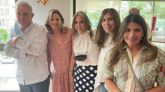 Fuertes críticas a política que dijo que las mujeres le siguen haciendo caso a Uribe Fuertes críticas a política que dijo que las mujeres le siguen haciendo caso a Uribe