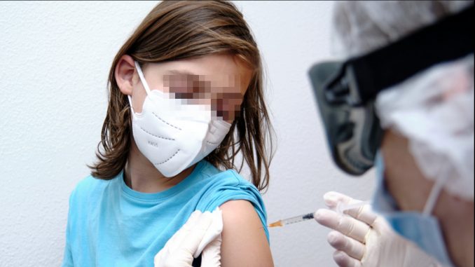 Mayores de 12 años en Colombia podrán recibir la vacuna de la farmacéutica Moderna Mayores de 12 años en Colombia podrán recibir la vacuna de la farmacéutica Moderna