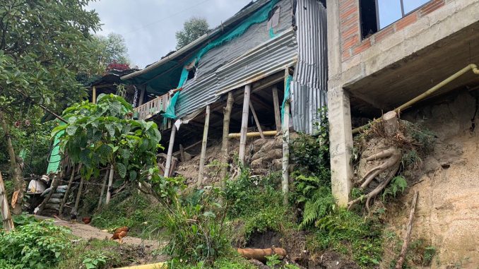 A machete intimidaron a varios funcionarios en Bello A machete intimidaron a varios funcionarios en Bello