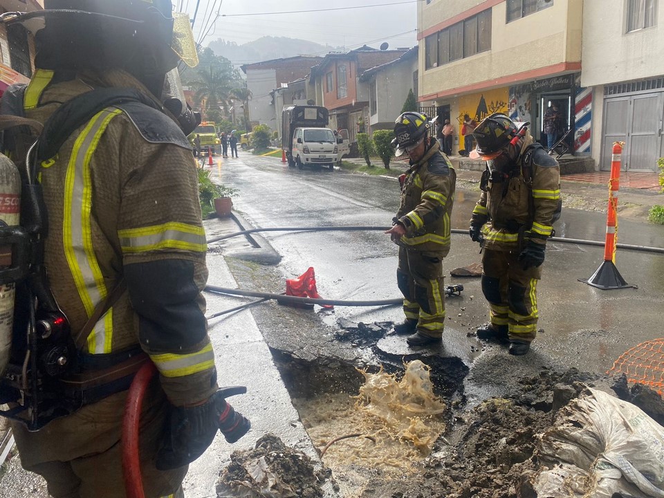 Reportaron un incendio en la red de gas en Belén Los Alpes, hay un funcionario de EPM lesionado 2 1 18