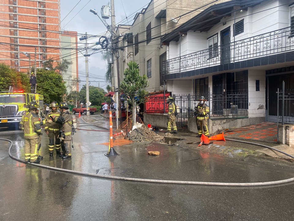 Reportaron un incendio en la red de gas en Belén Los Alpes, hay un funcionario de EPM lesionado 3 2 14