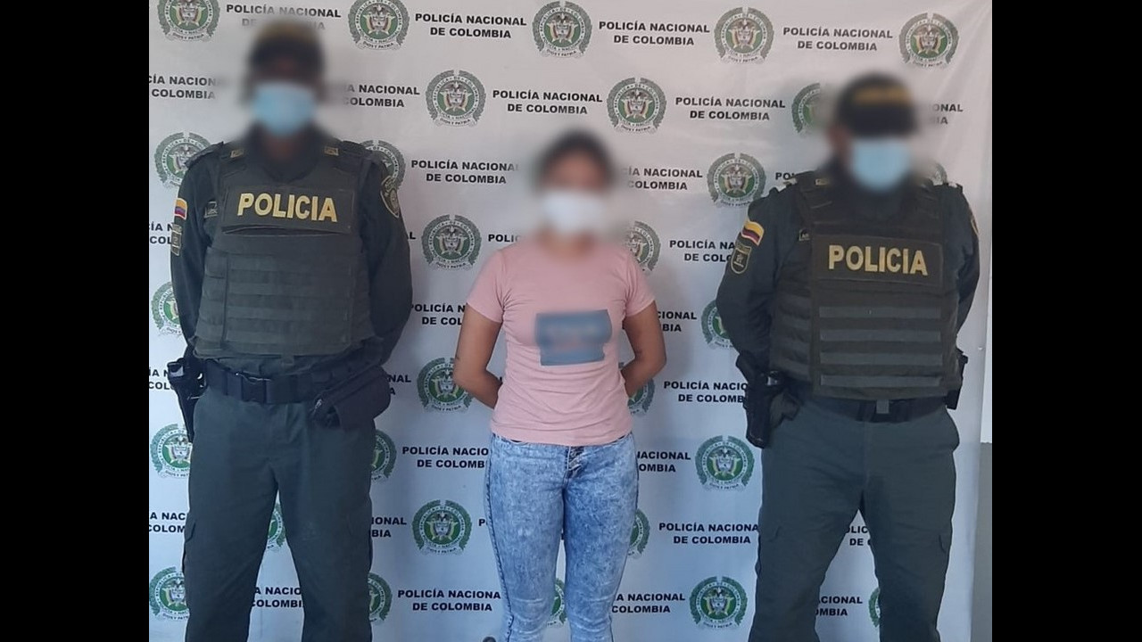 ¡Muy alebrestada! Mujer atacó con una navaja a un Policía