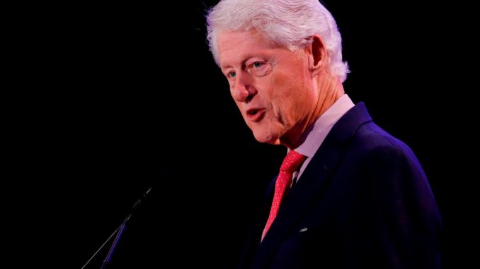 Fotografía de archivo del 18 de febrero de 2020 que muestra al expresidente estadounidense Bill Clinton durante un evento de la Clinton Fundation en San Juan (Puerto Rico). EFE/ Thais Llorca Bill Clinton