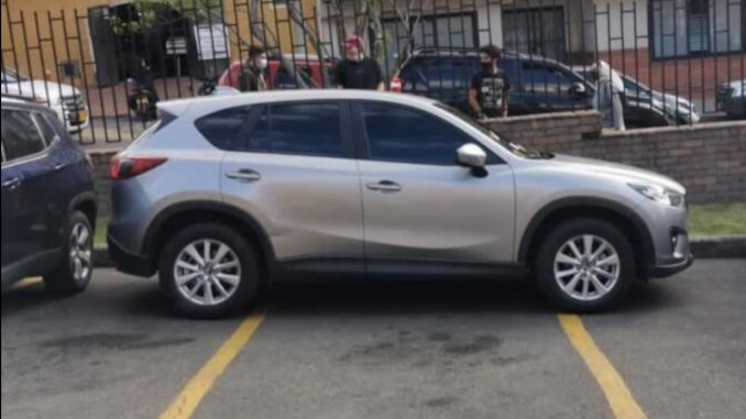 CAMIONETA MAL ESTACIONADA camioneta