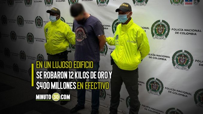 Cogieron-a-uno-los-presuntos-delincuentes-que-se-vistio-como-Policia-para-robar-en-El-Poblado Cogieron a uno los presuntos ladrones que vestidos como Policías robaron oro en El Poblado