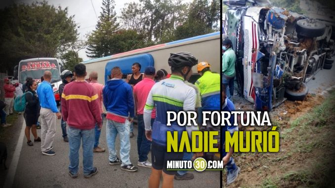 Dos-heridos-dejo-el-aparatoso-accidente-que-se-registro-en-la-via-a-Santa-Barbara-Antioquia Santa Bárbara,
