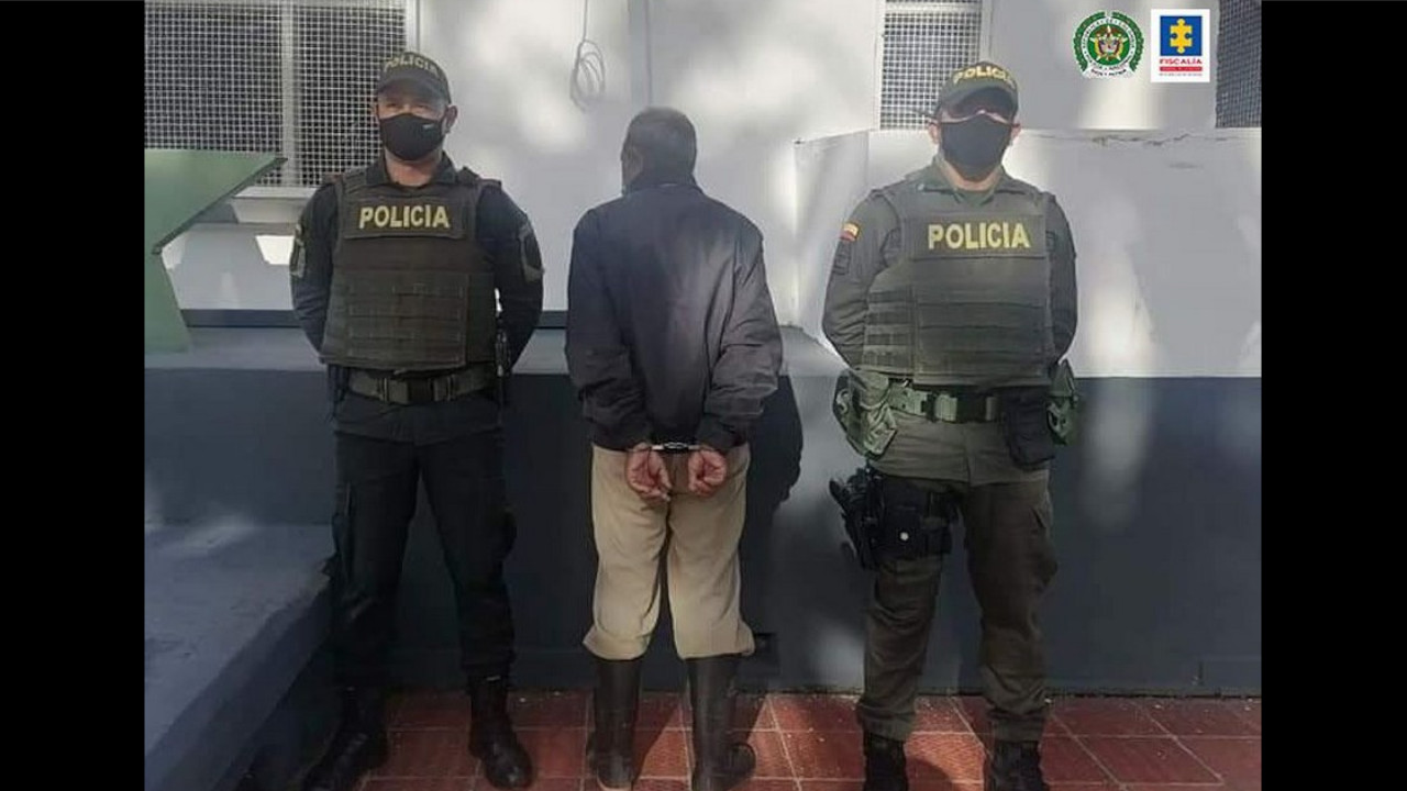 ¡Qué pague! Este tipo habría colgado a un perrito con una cadena metálica 1 ¡Qué pague! Este tipo habría colgado a un perrito con una cadena metálica