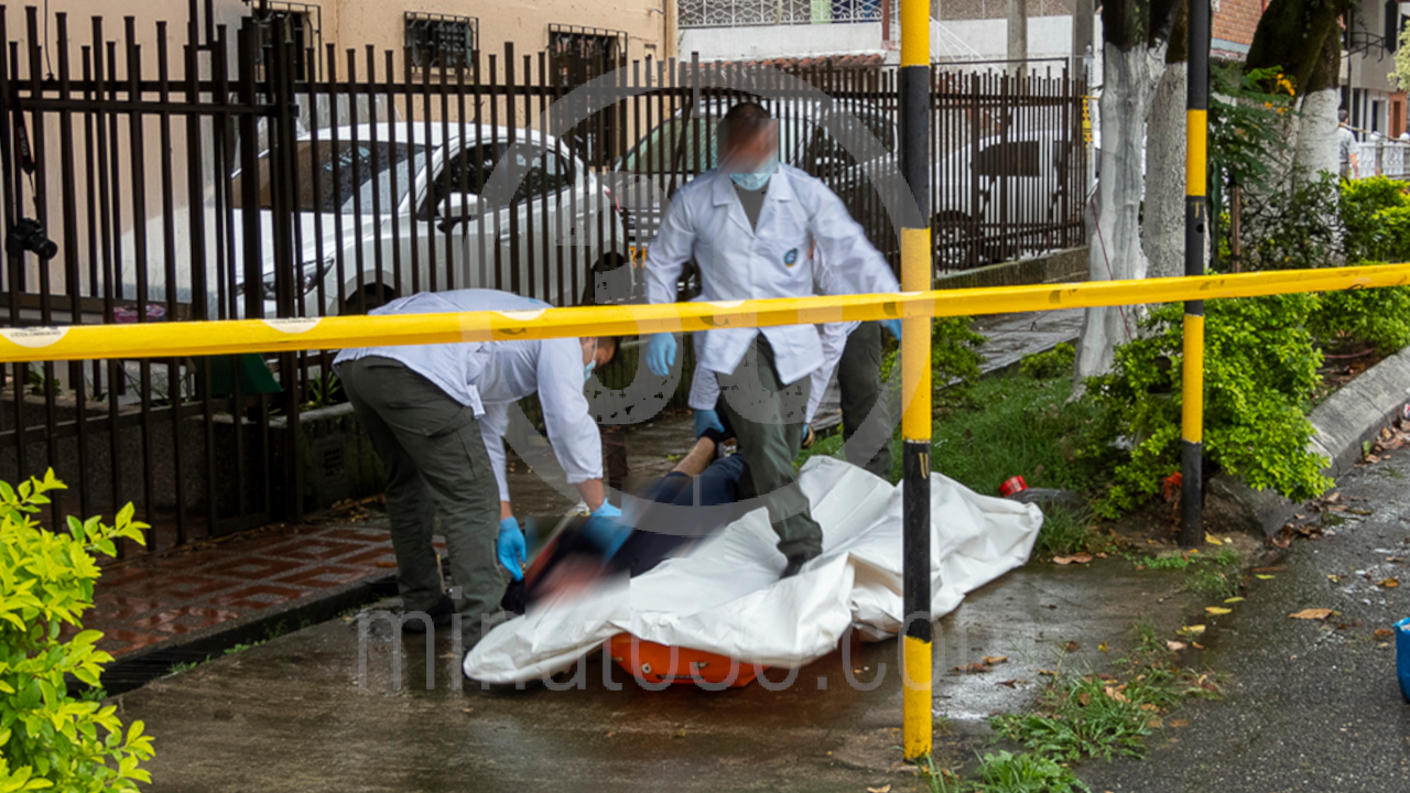 EN FOTOS Y VIDEO: Con un tiro a quemarropa encontraron a un muerto en una calle de Campoamor 12 Campoamor