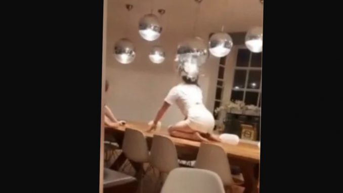Joven casi se parte la cabeza haciendo twerking twerking