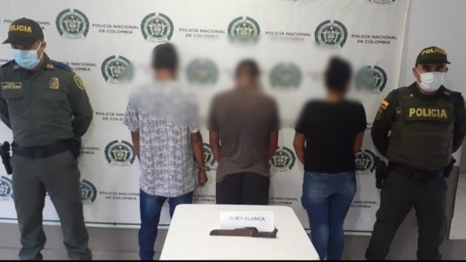 Estos tres atacaron a machetazos a un conductor de un tractocamión por robarlo Estos tres atacaron a machetazos a un conductor de un tractocamión por robarlo